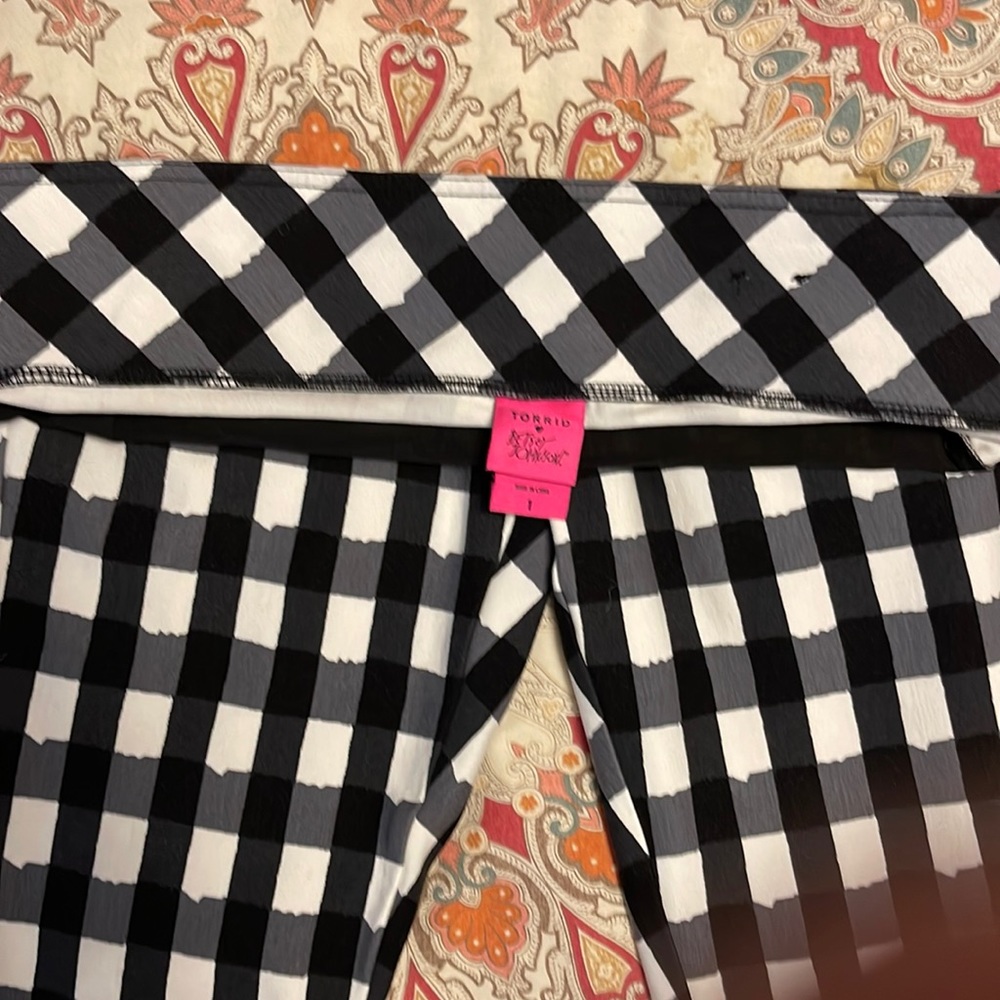 Wore once Torrid Betsy Johnson legging
